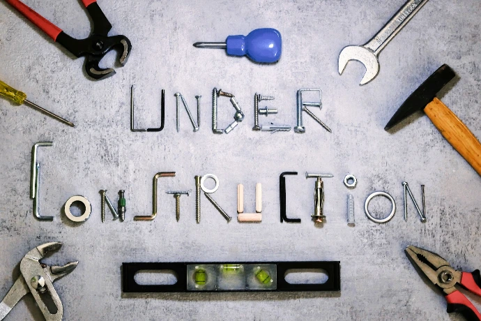 Outils et quincaillerie assortis épellent